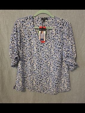Well Worn Womens Blue Floral V-Neck Blouse